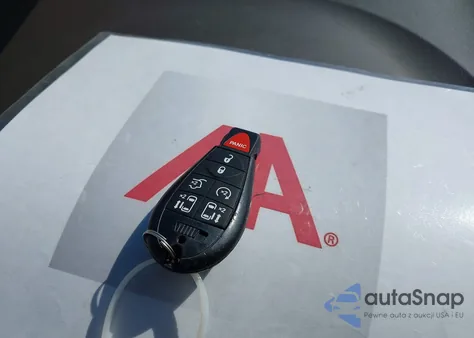 2011 Chrysler Town & Country Touring-L z USA, uszkodzony, nr VIN 2A4RR8DG6BR655933